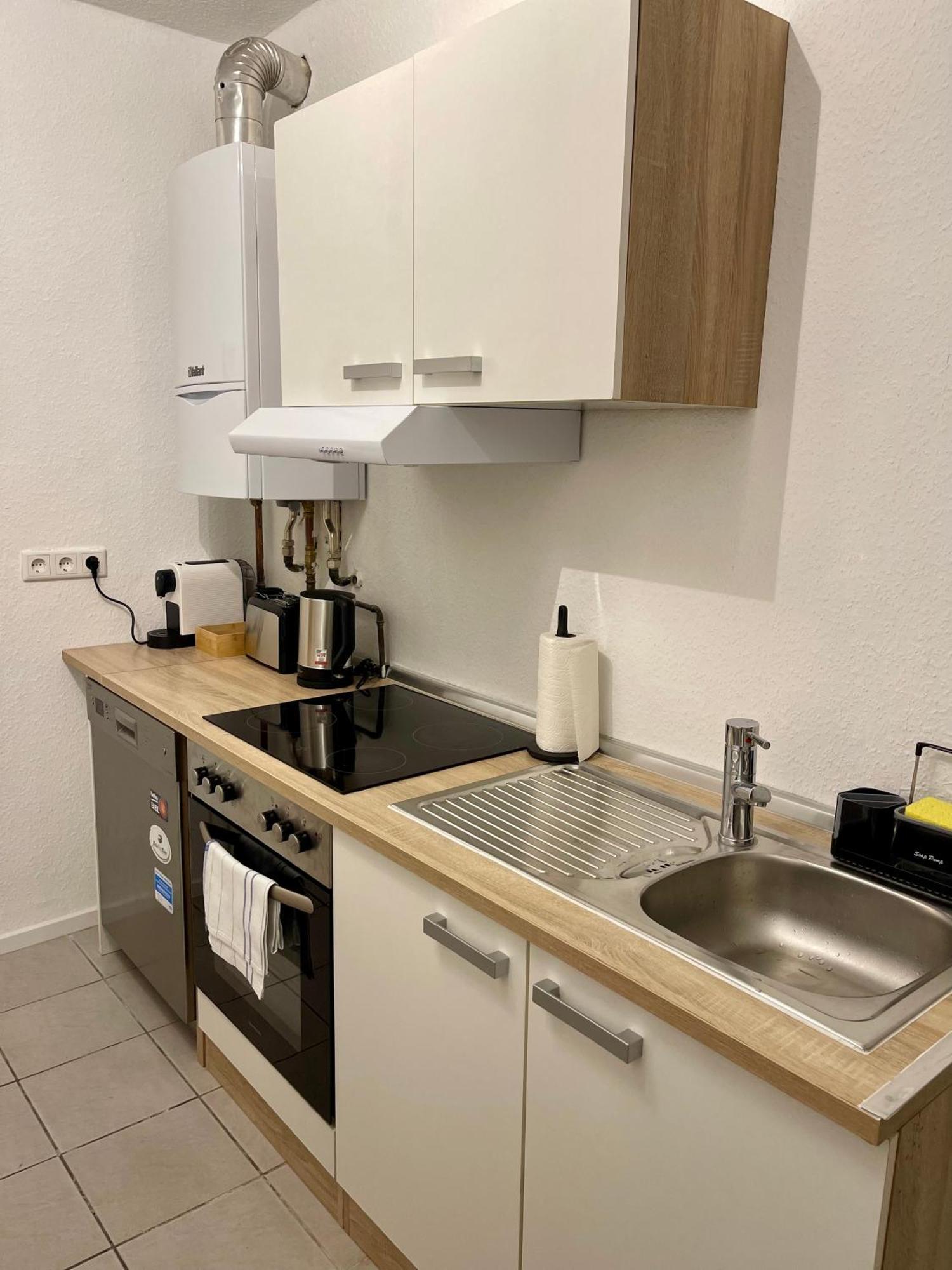 Raha Apartments - Ihr Komfortables Zuhause - Garten - Vollausstattung - Balkon - Parkplatz Kassel Bagian luar foto