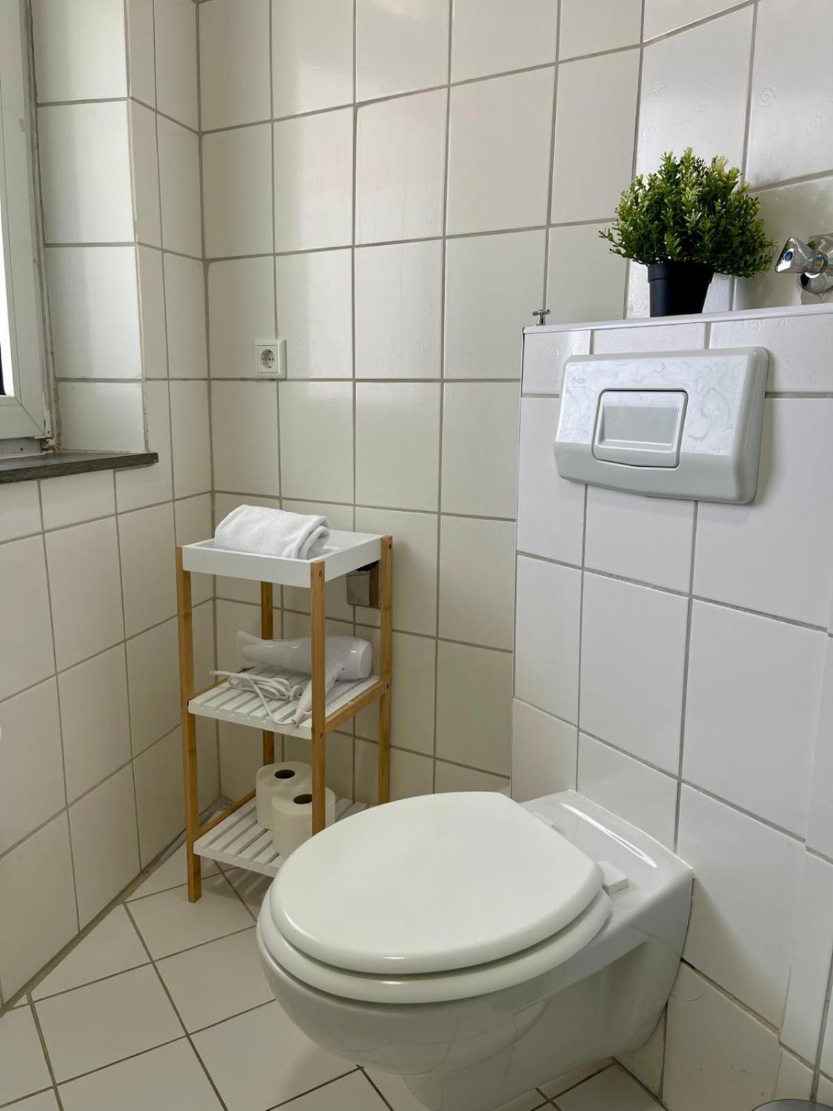 Raha Apartments - Ihr Komfortables Zuhause - Garten - Vollausstattung - Balkon - Parkplatz Kassel Bagian luar foto