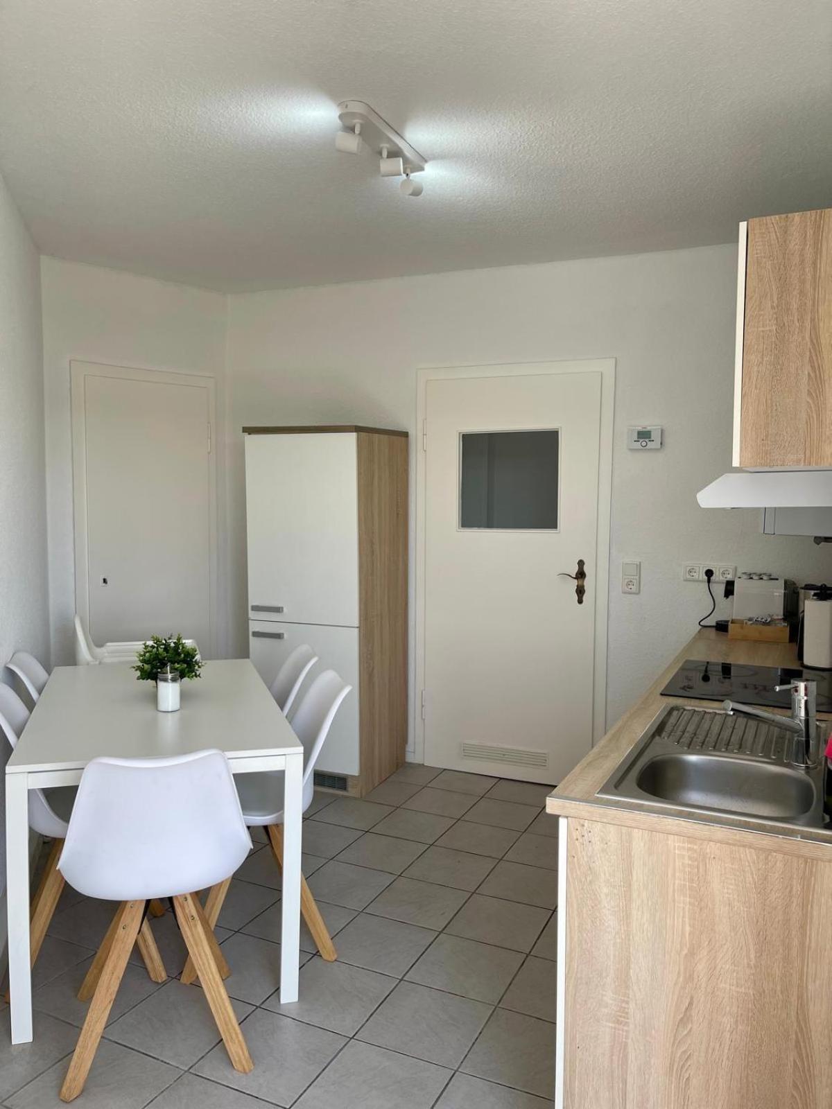 Raha Apartments - Ihr Komfortables Zuhause - Garten - Vollausstattung - Balkon - Parkplatz Kassel Bagian luar foto